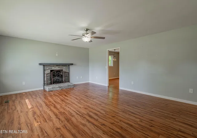 Photo 3 of Single family home for sale at 1358 Wooddale Cir, Kingsport, TN 37664 | MLS# 1353753 | Listing updated on 2026-09-15