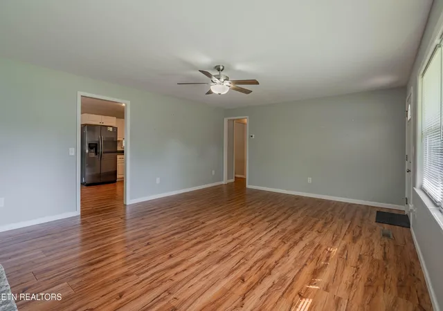 Photo 4 of Single family home for sale at 1358 Wooddale Cir, Kingsport, TN 37664 | MLS# 1353753 | Listing updated on 2026-09-15