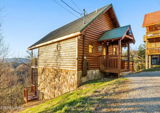 Photo 1 of Sale Pending at 2545 Raccoon Holw Way, Sevierville, TN 37862 | MLS# 1353817 | Listing updated on 2026-09-19