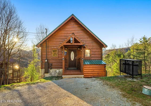 Photo 3 of Sale Pending at 2545 Raccoon Holw Way, Sevierville, TN 37862 | MLS# 1353817 | Listing updated on 2026-09-19