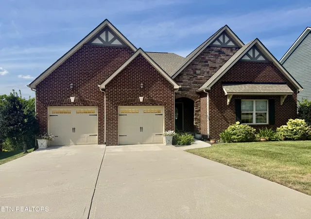 Photo 1 of Sale Pending at 11013 Hunters Knoll Ln, Knoxville, TN 37932 | MLS# 1353835 | Listing updated on 2026-09-13