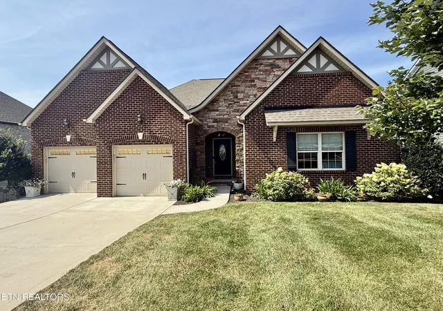 Photo 2 of Sale Pending at 11013 Hunters Knoll Ln, Knoxville, TN 37932 | MLS# 1353835 | Listing updated on 2026-09-13