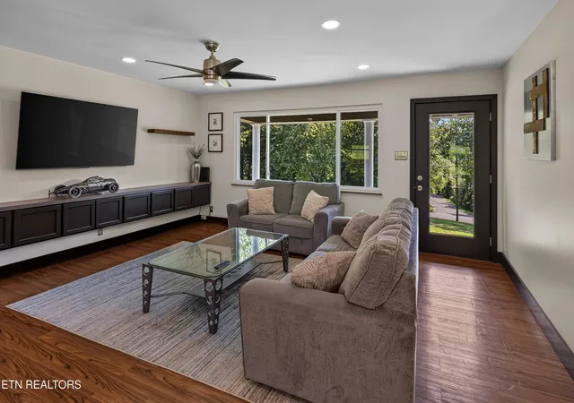 Photo 3 of Sale Pending at 1602 Sexton Ln, Knoxville, TN 37932 | MLS# 1353848 | Listing updated on 2026-09-15