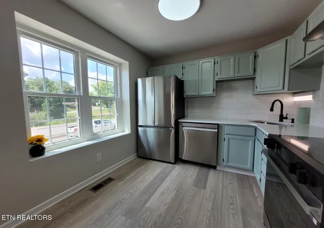 Listing Photo 5 - Condo for sale in building located at 613 Vose Rd, Alcoa, TN 37701