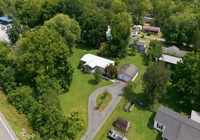 Photo 2 of Single family home for sale at 5275 Tennessee 33, New Tazewell, TN 37825 | MLS# 1353864 | Listing updated on 2026-08-31