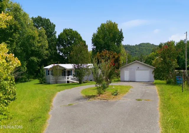 Photo 3 of Single family home for sale at 5275 Tennessee 33, New Tazewell, TN 37825 | MLS# 1353864 | Listing updated on 2026-08-31