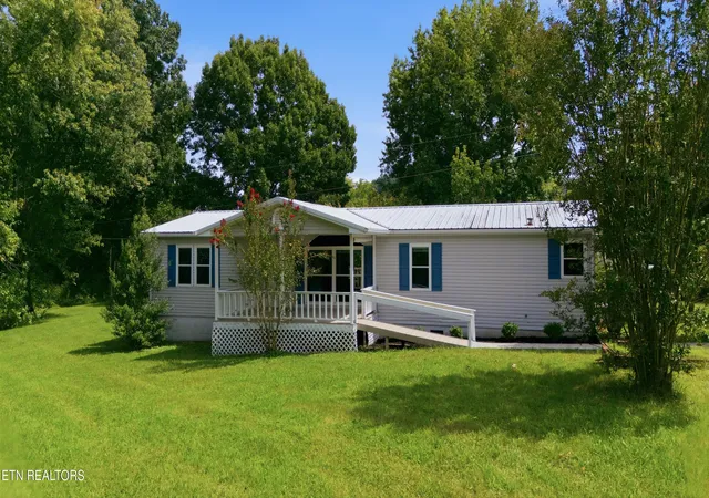 Photo 3 of Single family home for sale at 5275 Tennessee 33, New Tazewell, TN 37825 | MLS# 1353864 | Listing updated on 2026-08-31