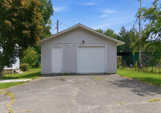Photo 4 of Single family home for sale at 5275 Tennessee 33, New Tazewell, TN 37825 | MLS# 1353864 | Listing updated on 2026-08-31