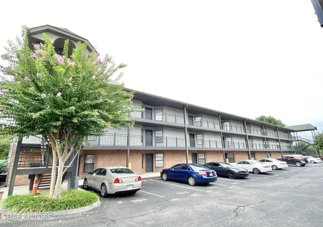 Photo 2 of Condo for sale at 2201 Lake Ave #108, Knoxville, TN 37916 | MLS# 1353856 | Listing updated on 2026-09-09