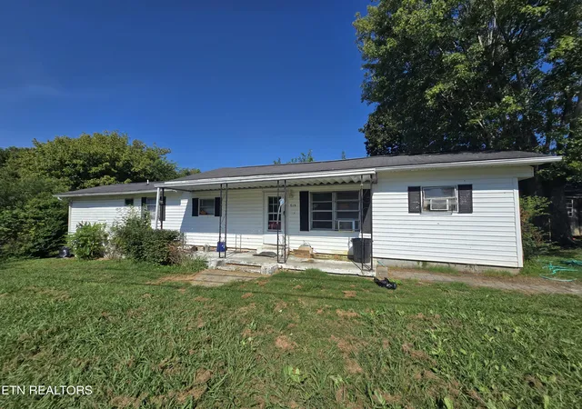 Photo 1 of Single family home for sale at 715 E Hemlock St, La Follette, TN 37766 | MLS# 1353862 | Listing updated on 2026-09-02