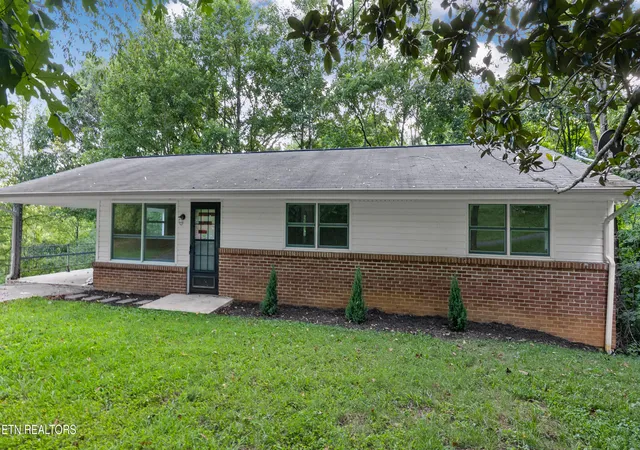 Photo 1 of Sale Pending at 310 Pine St, Mount Carmel, TN 37645 | MLS# 1353869 | Listing updated on 2026-09-12