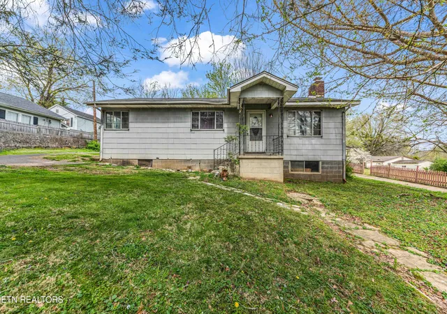 Photo 1 of Sale Pending at 2909 Montbelle Dr, Knoxville, TN 37918 | MLS# 1353886 | Listing updated on 2026-09-07
