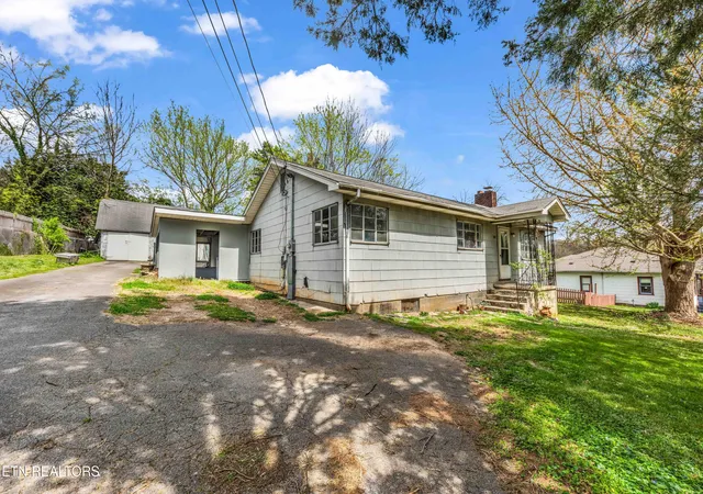 Photo 2 of Sale Pending at 2909 Montbelle Dr, Knoxville, TN 37918 | MLS# 1353886 | Listing updated on 2026-09-07