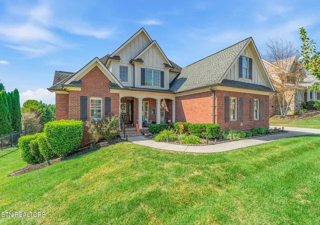 Photo 1 of Single family home for sale at 11853 Abners Ridge Dr, Farragut, TN 37934 | MLS# 1358313 | Listing updated on 2026-10-29