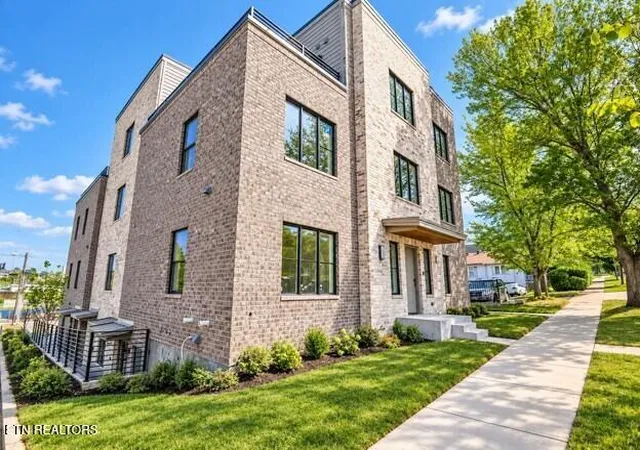 Condo for sale at 1911 Forest Ave #2, Knoxville, TN 37916 | MLS# 1355676