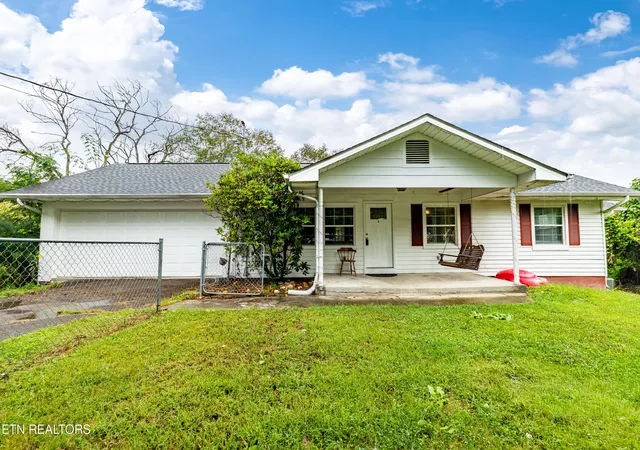 Photo 1 of Single family home for sale at 3056 Birds Crk Rd, Sevierville, TN 37876 | MLS# 1357048 | Listing updated on 2026-10-12