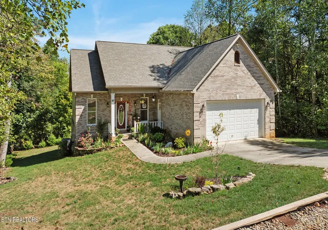 Photo 1 of Single family home for sale at 236 Mialaquo Cir, Loudon, TN 37774 | MLS# 1356903 | Listing updated on 2026-10-16
