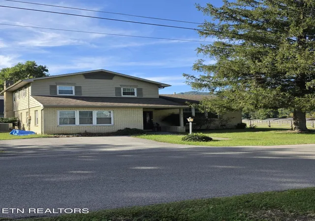 Single family home for sale at 1015 Old Wilson Ln, Middlesboro, KY 40965 | MLS# 1356915