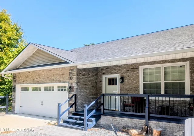 Photo 1 of Single family home for sale at 1720 Mountain Dr, Sevierville, TN 37876 | MLS# 1356931 | Listing updated on 2026-10-26