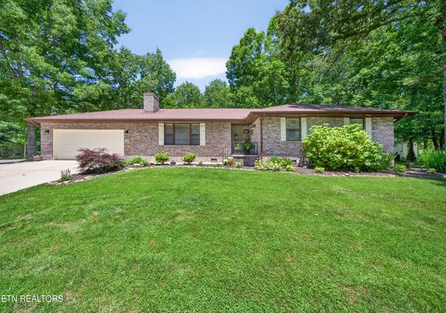Single family home for sale at 106 Overlook Cvs, Crossville, TN 38558 | MLS# 1357317