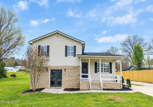 Single family home for sale at 724 W 3rd Avenue, Oneida, TN 37841 | MLS# 1357262