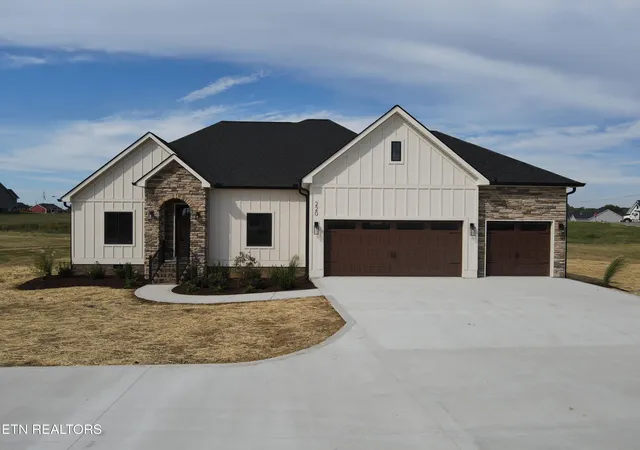 Photo 1 of Sale Pending at 220 Cattlemans Dr, Sparta, TN 38583 | MLS# 1357396 | Listing updated on 2026-10-29