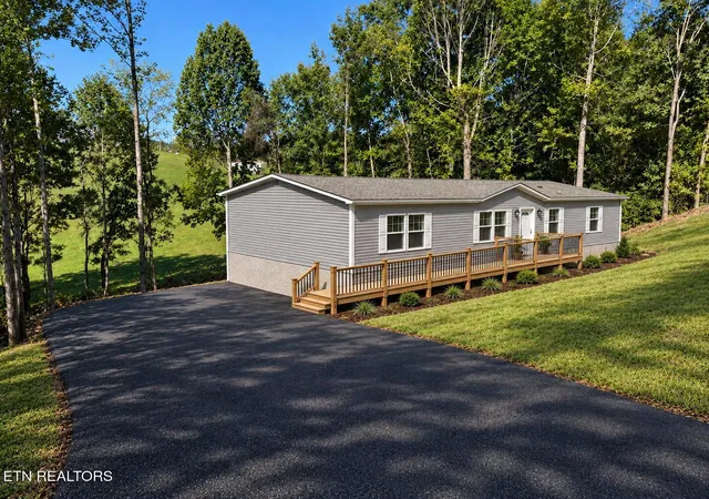 Photo 1 of Single family home for sale at 128 Whitaker Ln, Tazewell, TN 37879 | MLS# 1357498 | Listing updated on 2026-10-20
