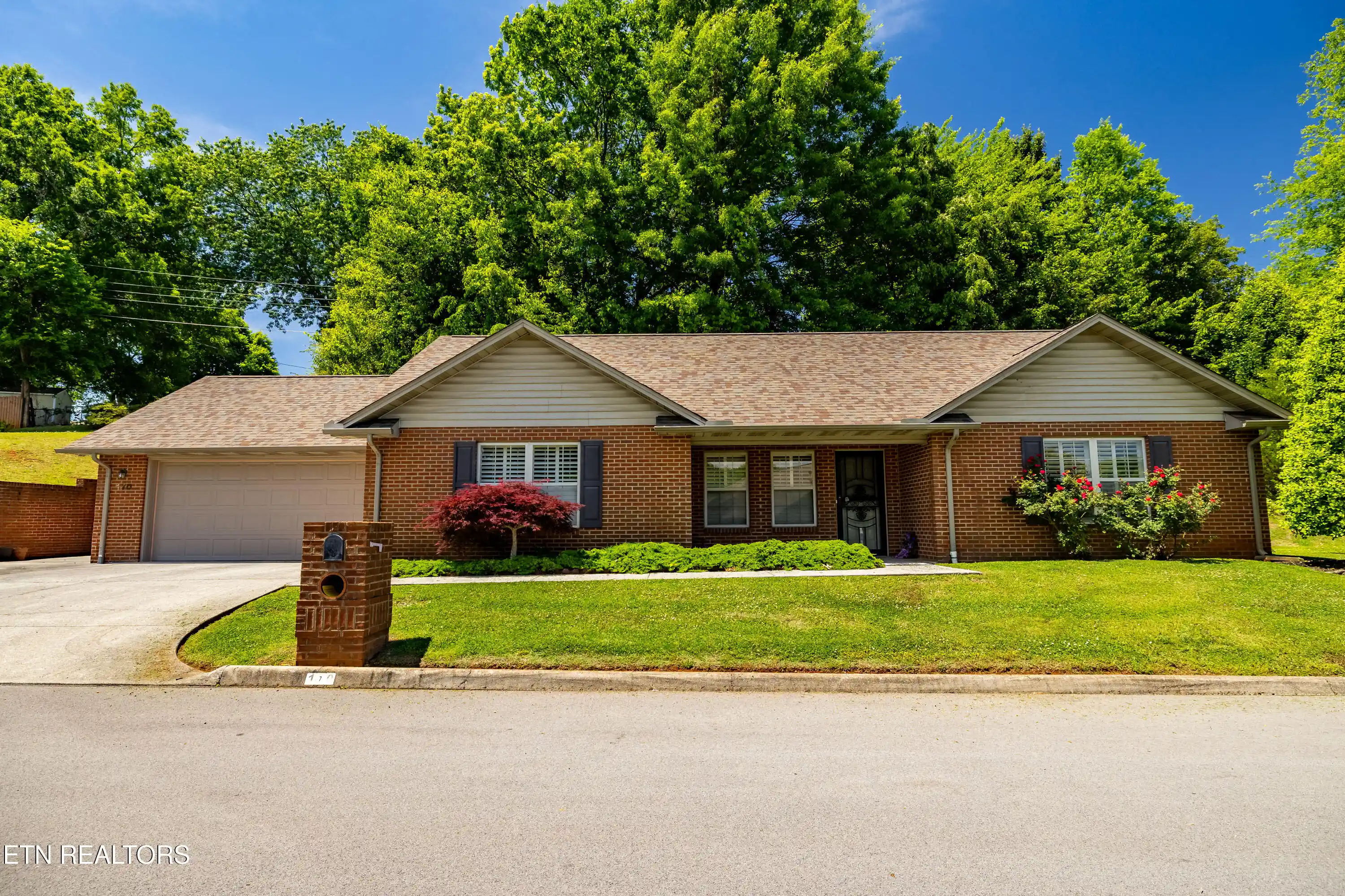 Listing Photo 1 - Condo for sale in 170 Manchester Dr located at 170 Manchester Dr, Maryville, TN 37803 - Unit 170 Manchester Dr