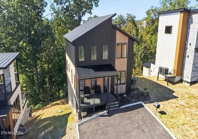 Photo 1 of Single family home for sale at 1418 Reedmont Way, Sevierville, TN 37876 | MLS# 1357710 | Listing updated on 2026-10-27