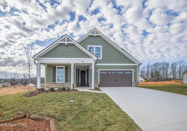 Single family home for sale at 471 Trillium Tr, Lenoir City, TN 37771 | MLS# 1357763