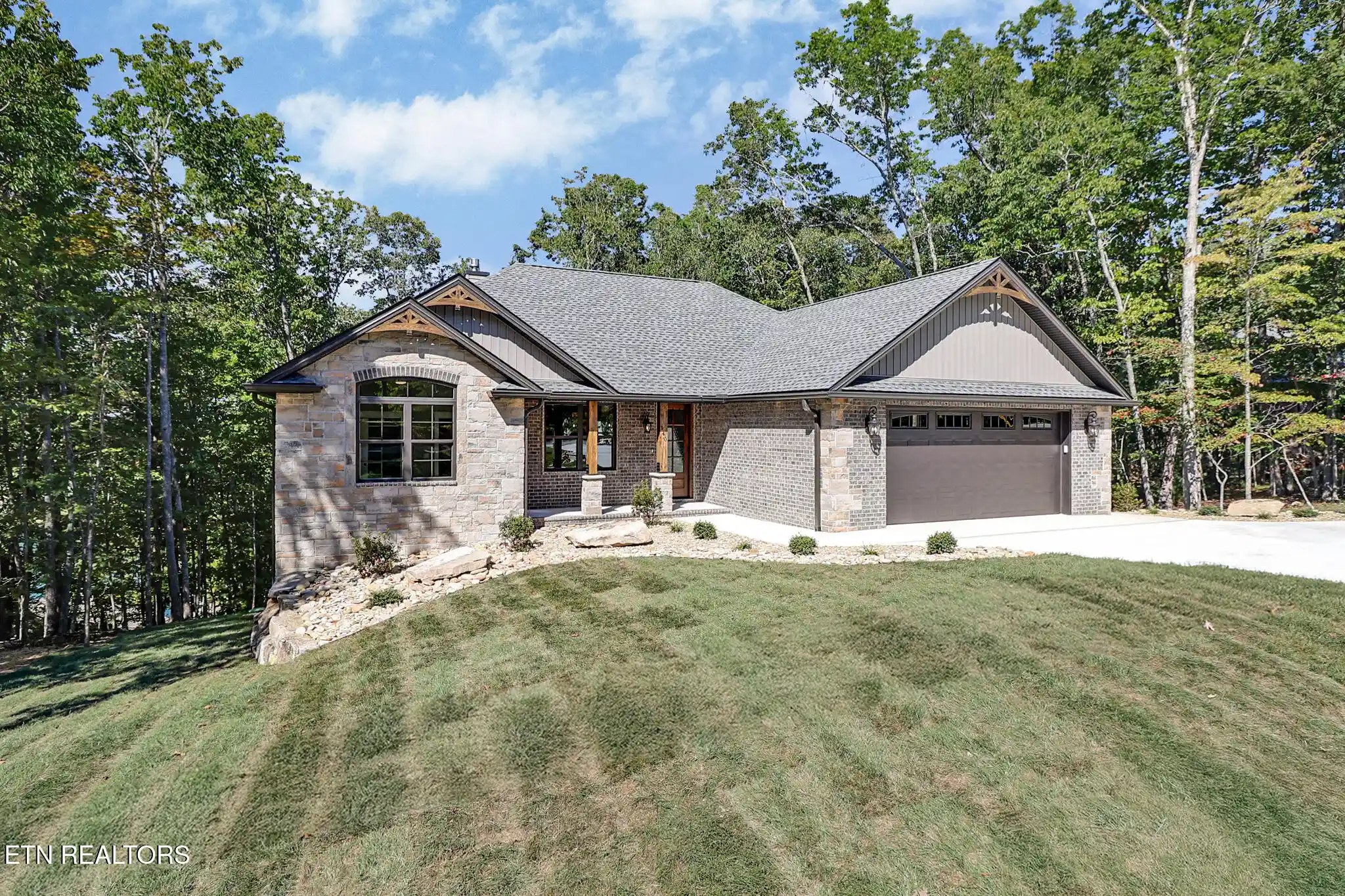 Photo 1 of Sale Pending at 140 Markham Ln, Crossville, TN 38558 | MLS# 1357938 | Listing updated on 2026-10-28