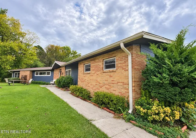 Single family home for sale at 6148 Kirbury Ln, Knoxville, TN 37909 | MLS# 1357876
