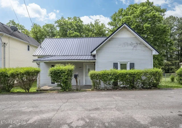 Photo 1 of Sale Pending at 115 Union St, Mount Pleasant, TN 38474 | MLS# 1358039 | Listing updated on 2026-10-23