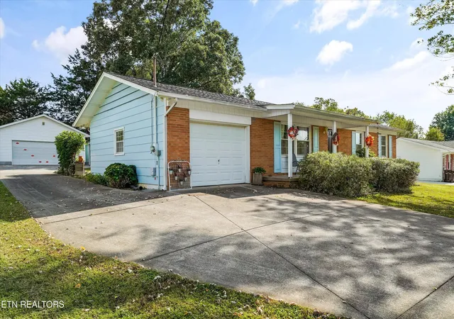 Single family home for sale at 6712 Greenbrook Dr, Knoxville, TN 37931 | MLS# 1357939