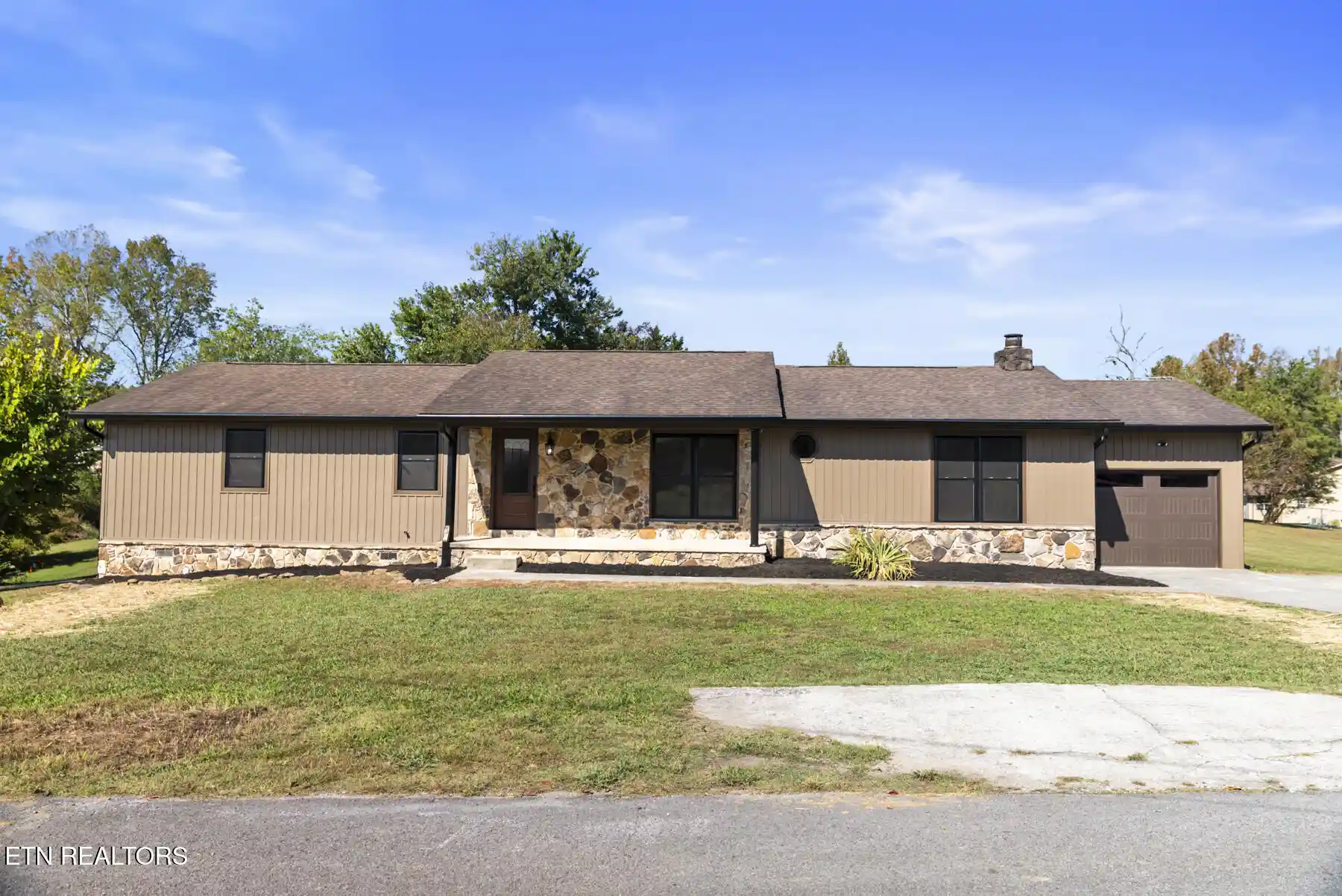Photo 1 of Single family home for sale at 130 3rd Street, Kingston, TN 37763 | MLS# 1357957 | Listing updated on 2026-10-30