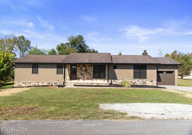 Single family home for sale at 130 3rd Street, Kingston, TN 37763 | MLS# 1357957
