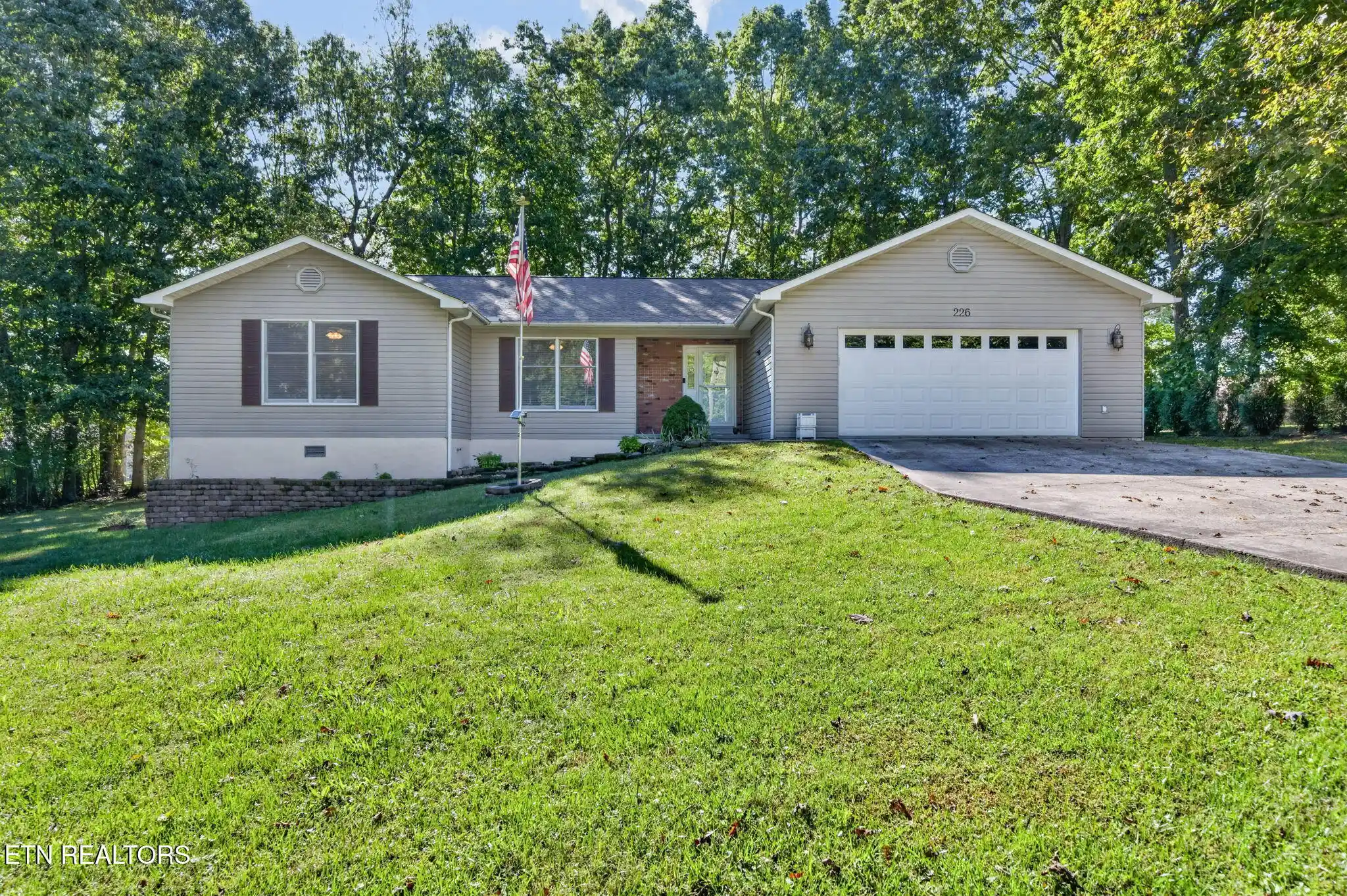 Single family home for sale at 226 Tulip Dr, Crossville, TN 38555 | MLS# 1358098