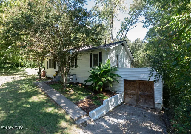 Single family home for sale at 2320 Ault Rd, Knoxville, TN 37914 | MLS# 1358192