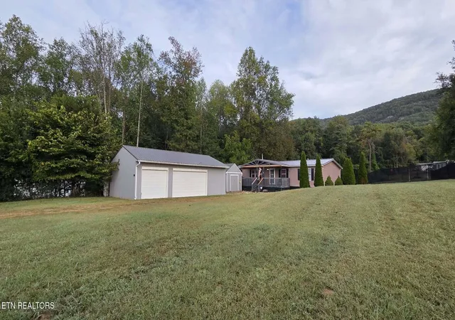 Photo 1 of Sale Pending at 118 Coffey Ln, Harriman, TN 37748 | MLS# 1358428 | Listing updated on 2026-10-11