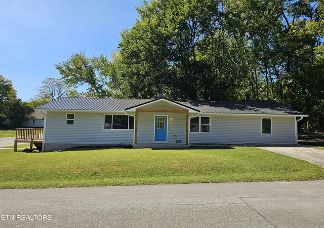 Photo 1 of Single family home for sale at 321 N Dunlap Ave, Rockwood, TN 37854 | MLS# 1358445 | Listing updated on 2026-10-30
