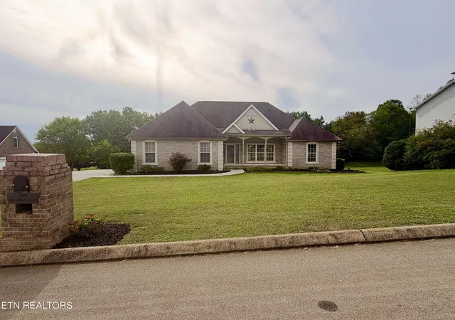 Single family home for sale at 209 Meadow Ln, Madisonville, TN 37354 | MLS# 1358538