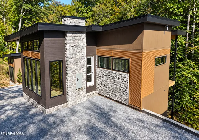 Photo 1 of Single family home for sale at 1031 N Smoky Mountain Way, Sevierville, TN 37876 | MLS# 1358841 | Listing updated on 2026-10-14