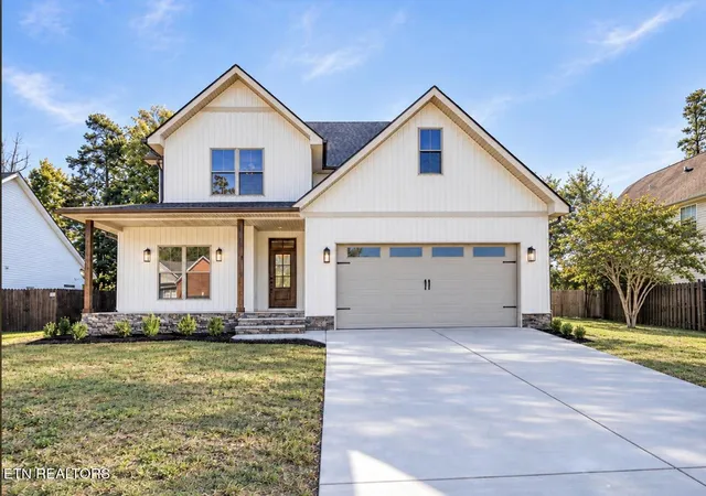 Single family home for sale at 502 Hillside Ln, Lenoir City, TN 37771 | MLS# 1358793