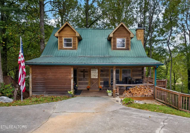 Single family home for sale at 124 E Leatherwood Dr, Walland, TN 37886 | MLS# 1359521
