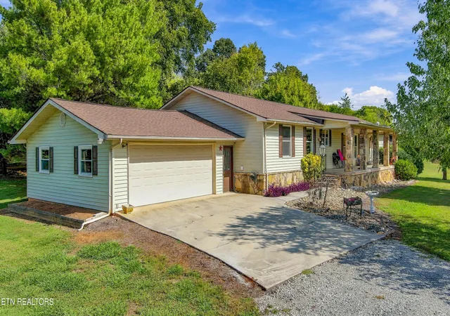 Single family home for sale at 353 Bell View Rd, Greenback, TN 37742 | MLS# 1358908