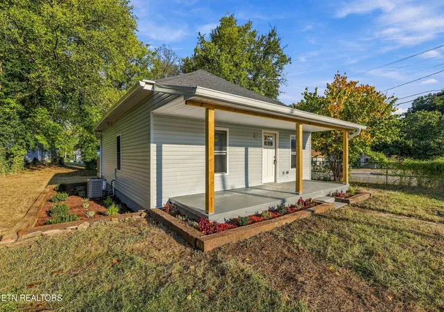 Photo 1 of Sale Pending at 1423 Jefferson Ave, Maryville, TN 37804 | MLS# 1358883 | Listing updated on 2026-10-28