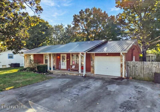 Photo 1 of Sale Pending at 1040 Brantley Dr, Knoxville, TN 37923 | MLS# 1359320 | Listing updated on 2026-10-26