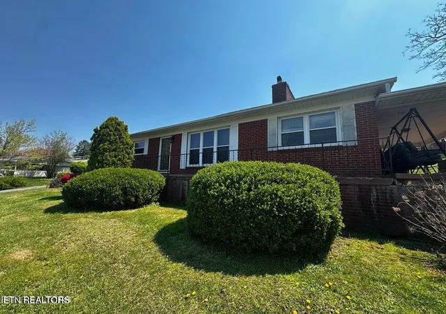 Photo 1 of Single family home for sale at 169 Oxford Cir, Harrogate, TN 37752 | MLS# 1359028 | Listing updated on 2026-10-15
