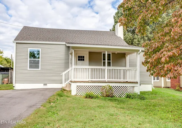 Photo 1 of Sale Pending at 313 Lynnwood Dr, Knoxville, TN 37918 | MLS# 1359163 | Listing updated on 2026-10-26