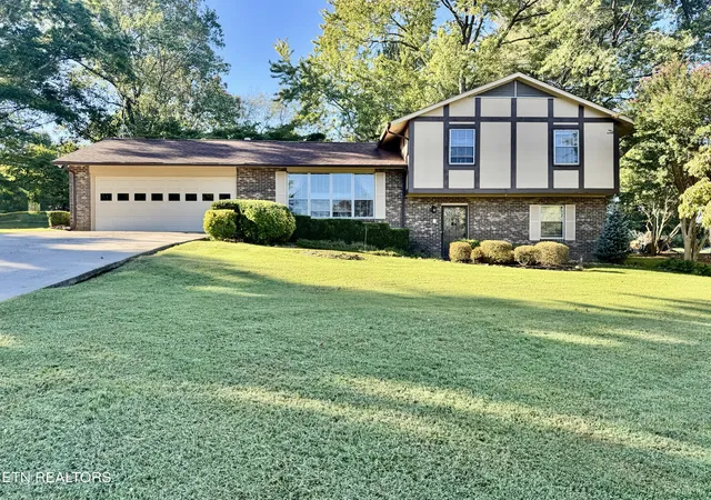 Photo 1 of Single family home for sale at 910 Lakewood Dr, Jefferson City, TN 37760 | MLS# 1359099 | Listing updated on 2026-10-21